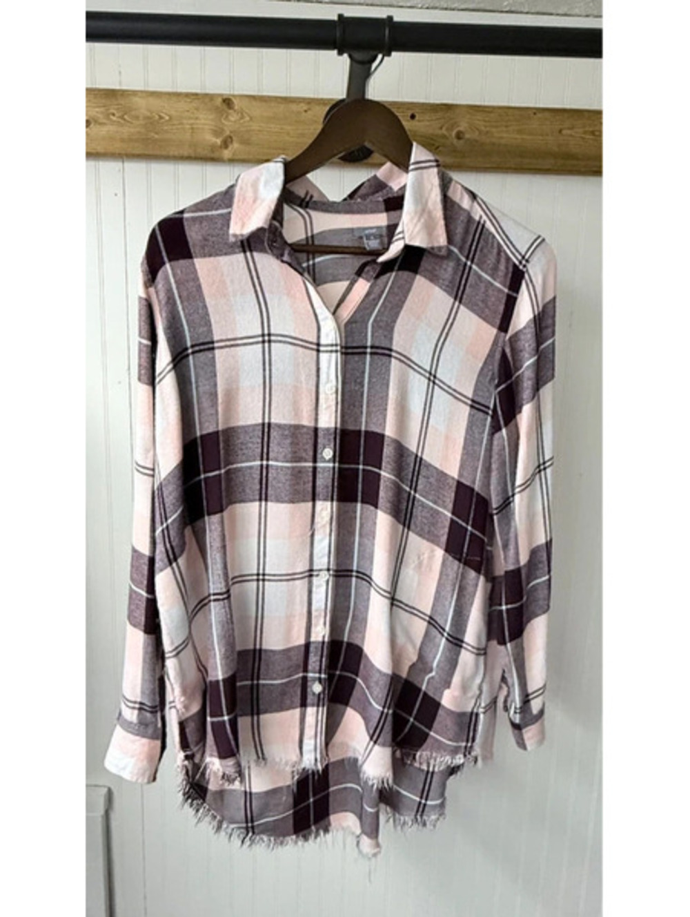 Aerie pink dark plaid flannel button-up shirt frayed hem western small country